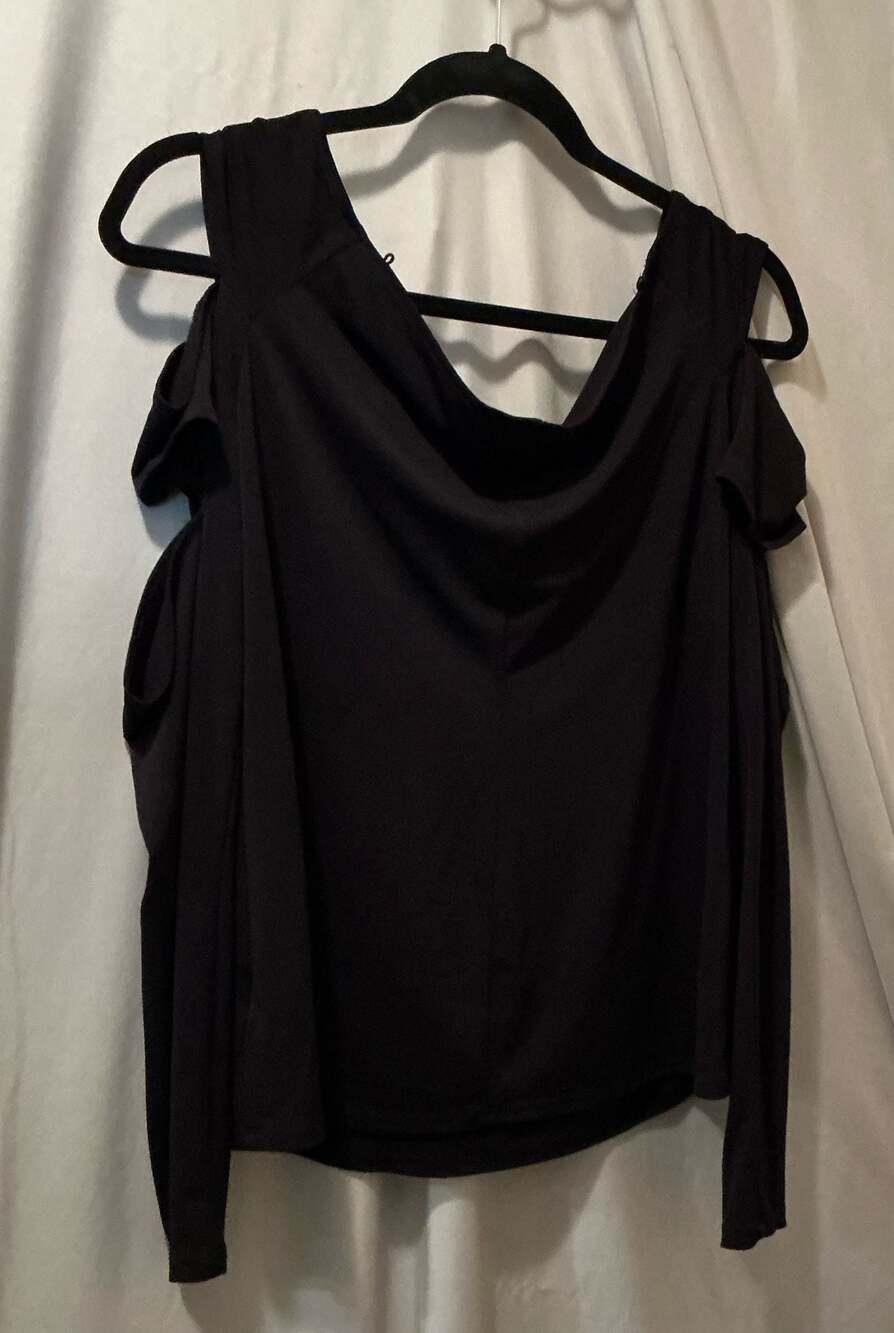 BOLD elements Cut to Curve Black Cold-Shoulder Long Sleeve Top